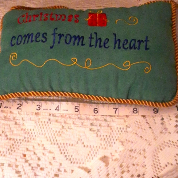 Nwt from Garden Ridge synthetic yarn pillow  can hang on door, stairway or wall - Picture 1 of 2